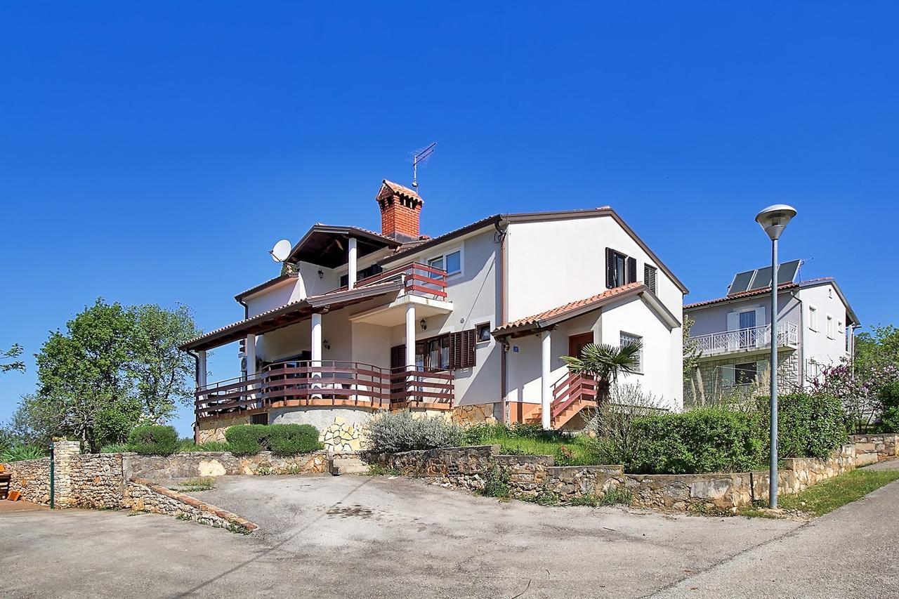 Eva House With Umag